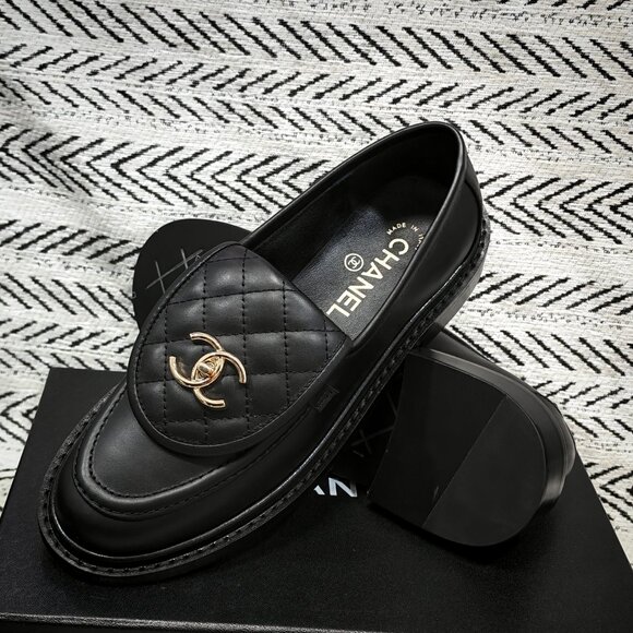 Chanel Women's Black Loafers - Picture 2 of 7